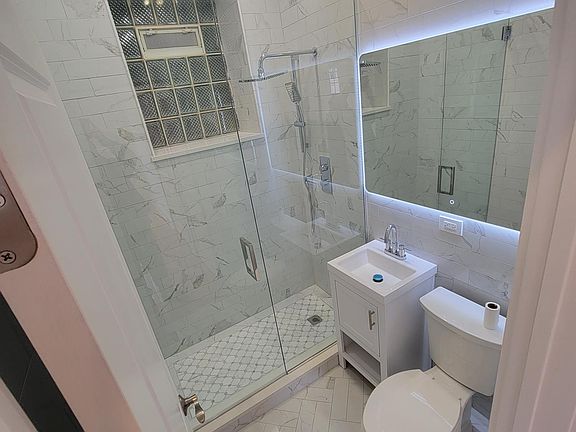 3rd image of 1465 W Montrose Ave #2