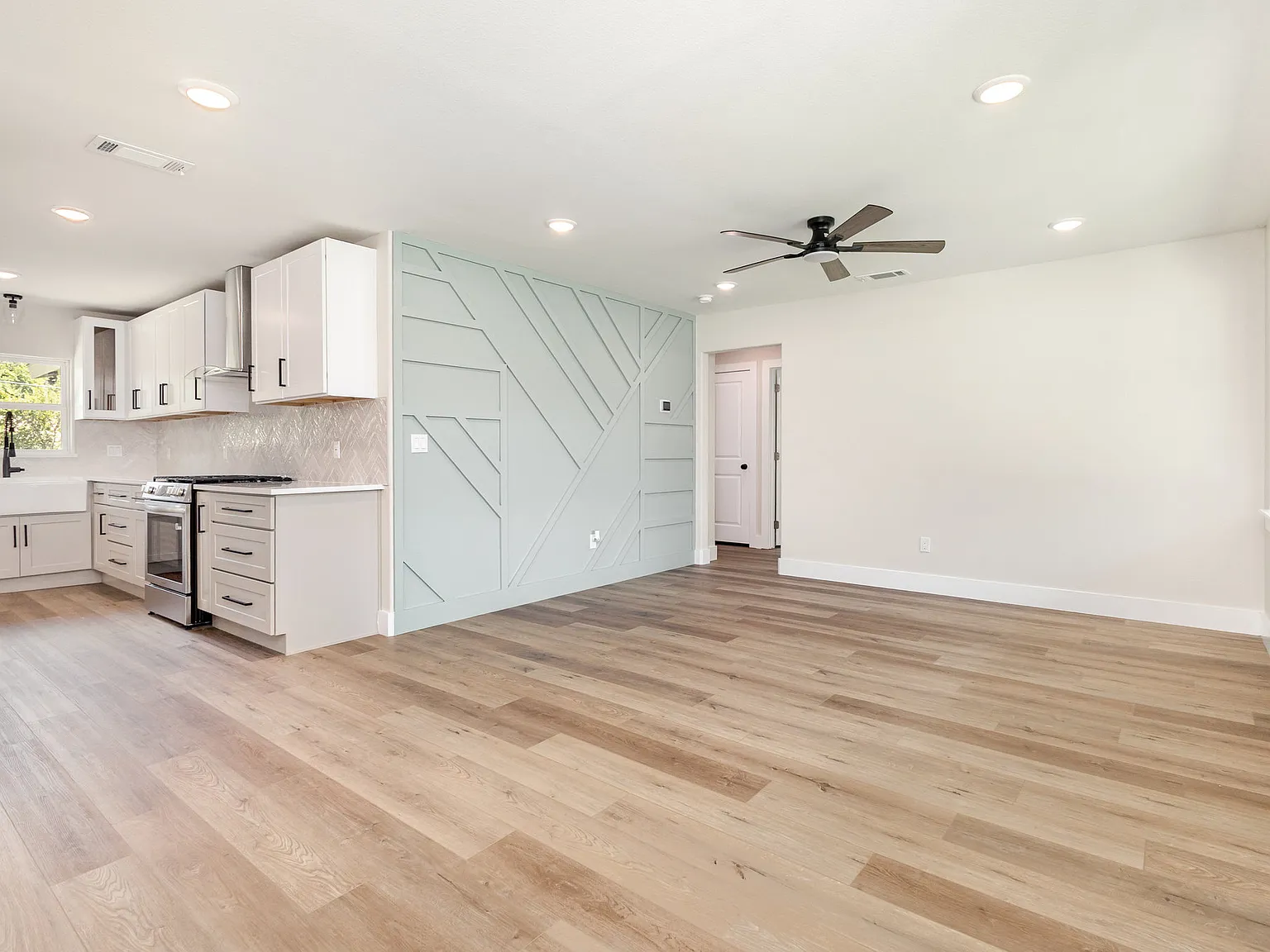 3 bed, 1740 sqft, $3,100 — Photo 3