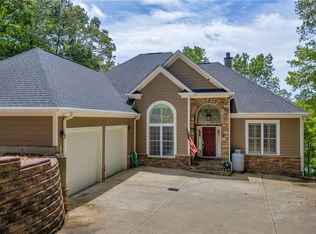 117 W Waters Edge Ln, West Union, SC 29696