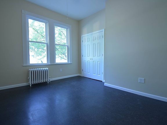 3rd image of 801 Van Duzer St