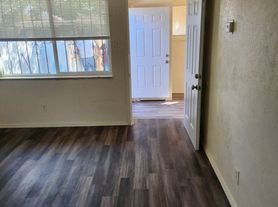 301 Charleston St NE, 2