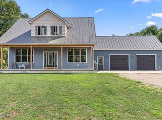 906 E Croton Dr, Newaygo, MI 49337