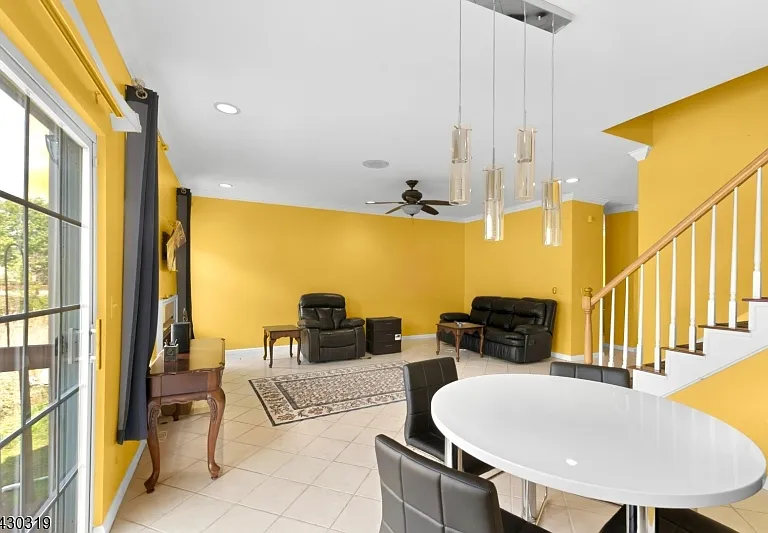 72 Albert Ct — Photo 5