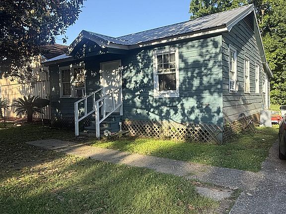 2nd image of 2913 Addison St
