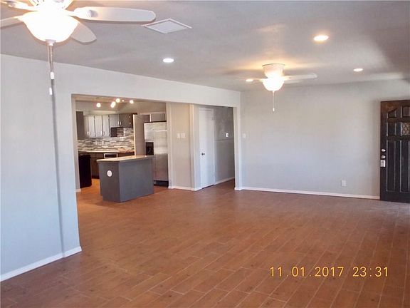 4th image of 10524 Sidney St