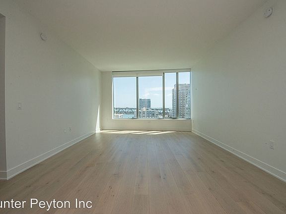 5th image of 201 Folsom St APT 17F