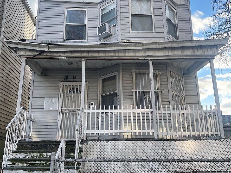1st image of 19 Oak St