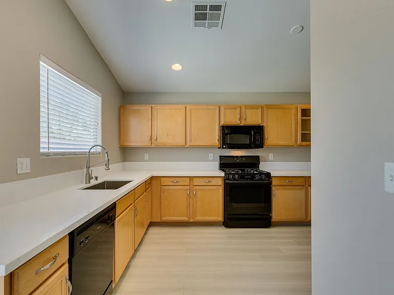 10342 Spider Rock Ave — Photo 11