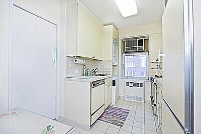4th image of 50 E 79th St APT 8C