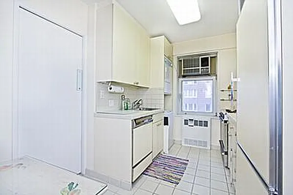 Sold by Maxwell Jacobs | media 4