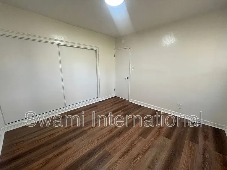 622 1/2 E 97th St #1 — Photo 16