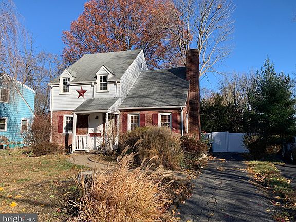 2nd image of 536 Arlington Ave