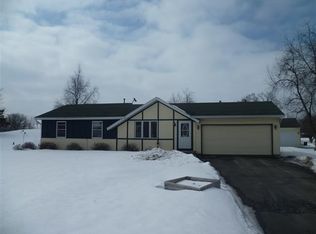 375 Pagelow Ln, Brooklyn, WI 53521