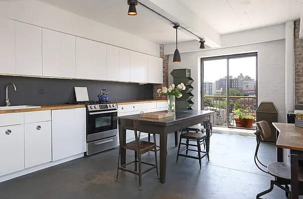 Sold by Avenue Sotheby's International Realty | media 11