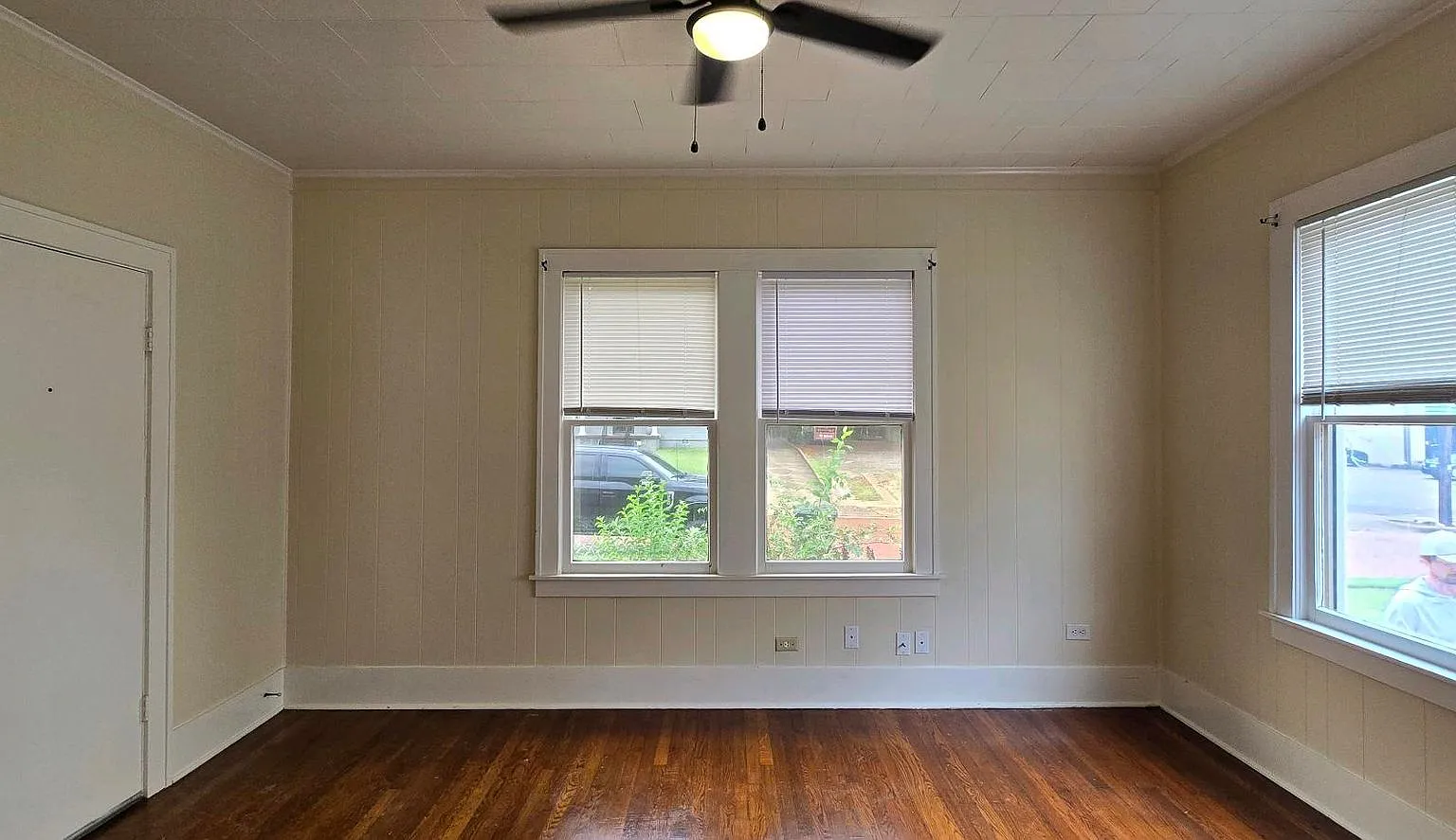 420 S Spring Ave Lease Up Only — Photo 2