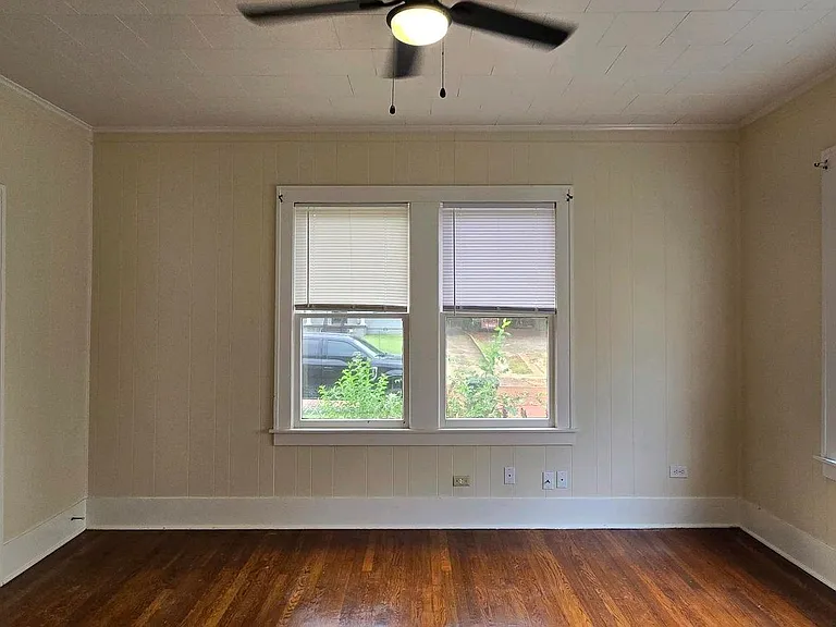 420 S Spring Ave — Photo 2