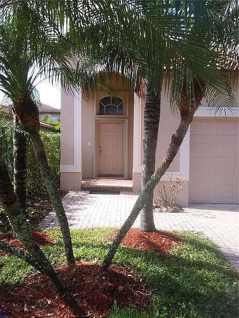 3 bed, 2.5 bath, 1993 sqft, $3,500 — Photo 2