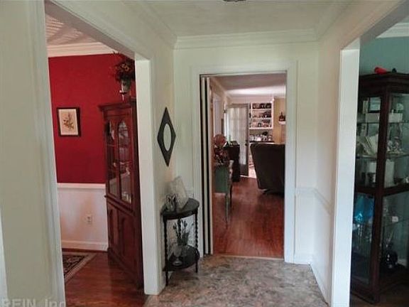 2nd image of 2913 Tanbark Ln