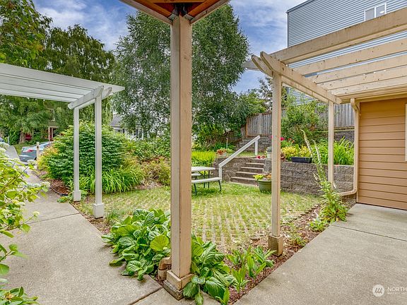 2nd image of 3808 Hoyt Avenue #B