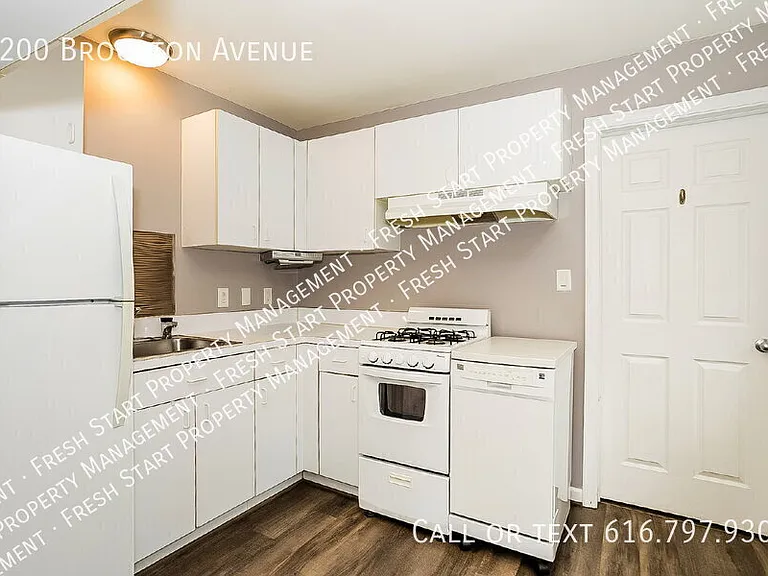 2200 Brockton Ave — Photo 10
