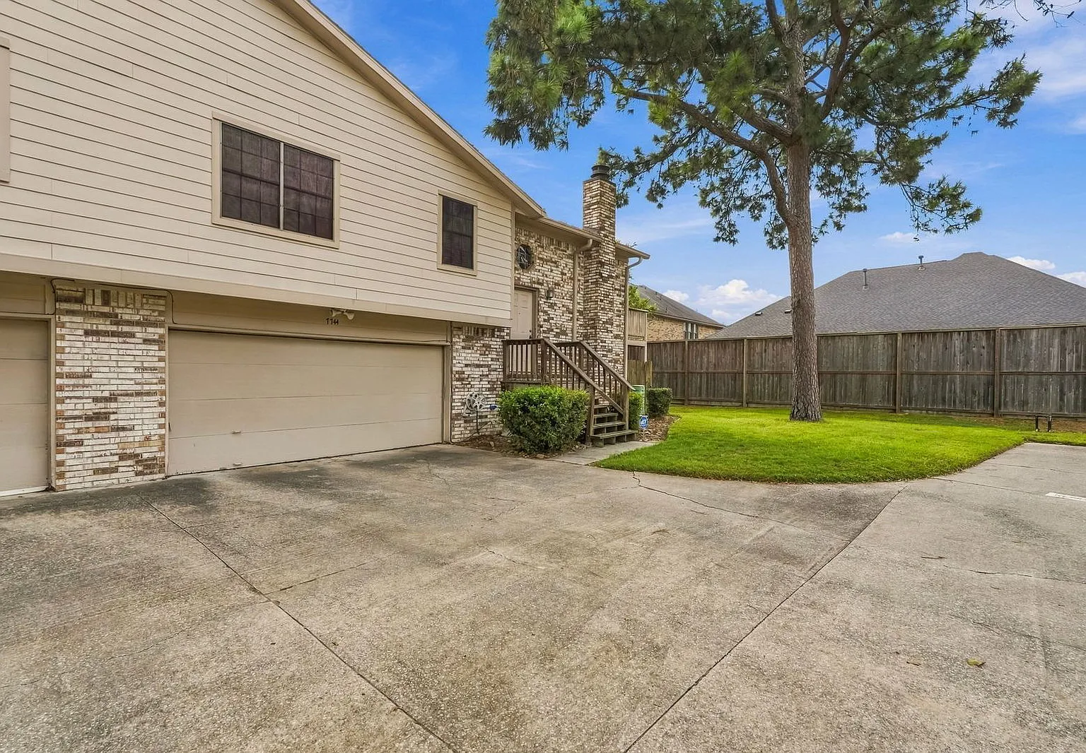 3 bed, 3.0 bath, 1860 sqft, $1,895 — Photo 3