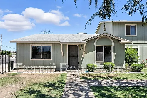 2645 W Elm St Photo 1