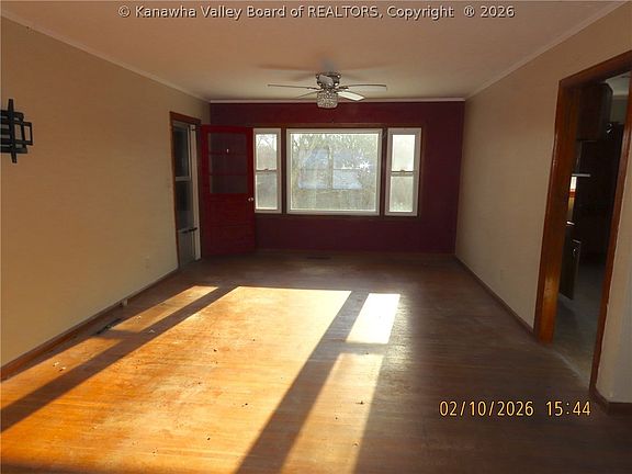 4th image of 121 Howard St