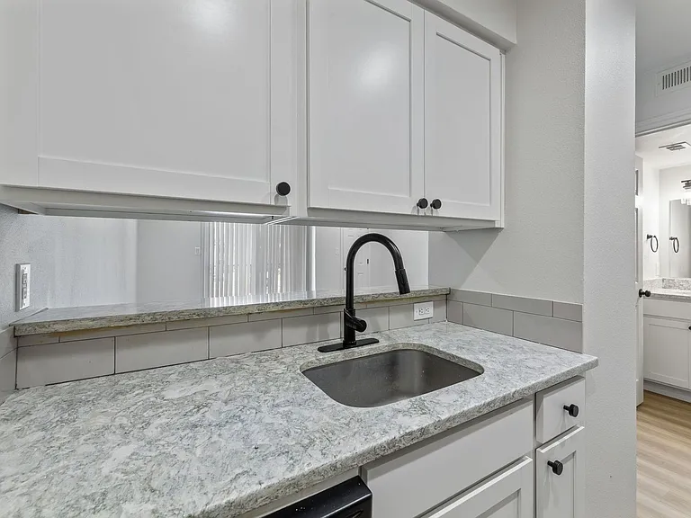 City Scene Apartments — Photo 12
