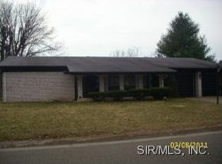 100 Primrose Ln, Fairview Heights, IL 62208