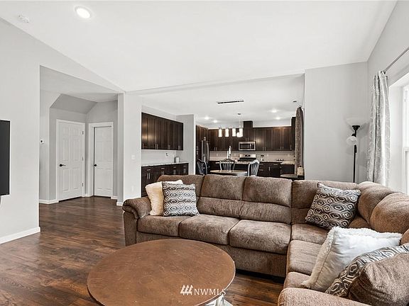 4th image of 4917 Carole Dr NE