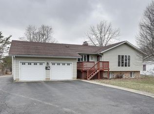 405 N 3rd St, Fisher, IL 61843
