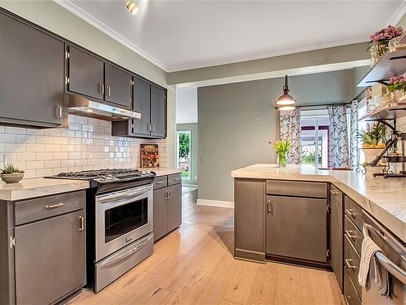 5th image of 50 Los Robles St