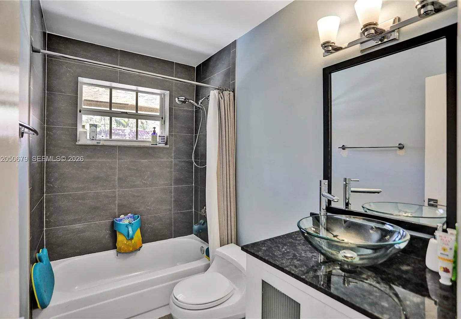 3 bed, 1220 sqft, $6,150 — Photo 4