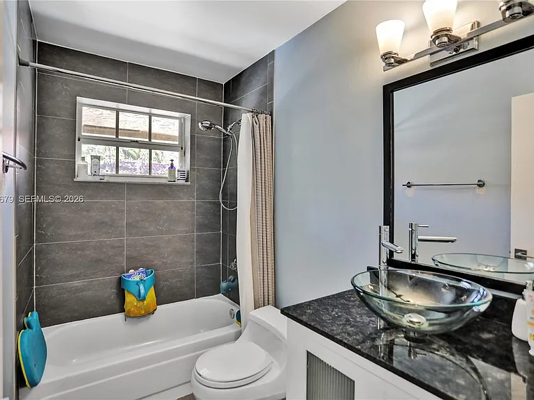 3135 Gifford Ln #A — Photo 17