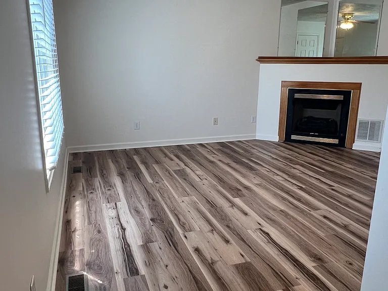 1046 Bridge Ave — Photo 3
