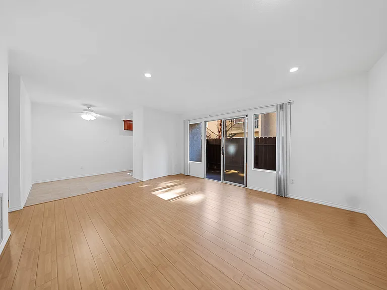 Los Patos Apartments — Photo 31