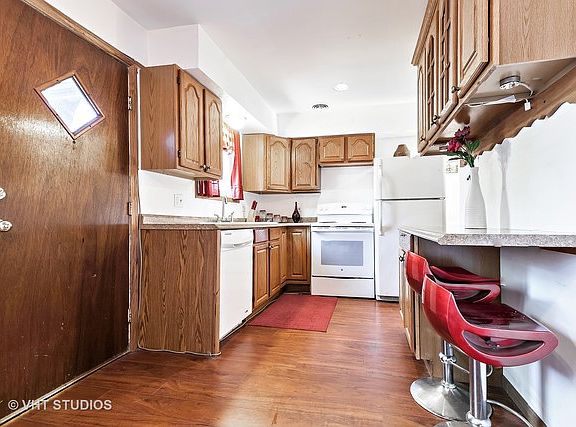 3rd image of 1S251 Dillon Ln