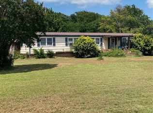 208 SW 5th St, Kingston, OK 73439