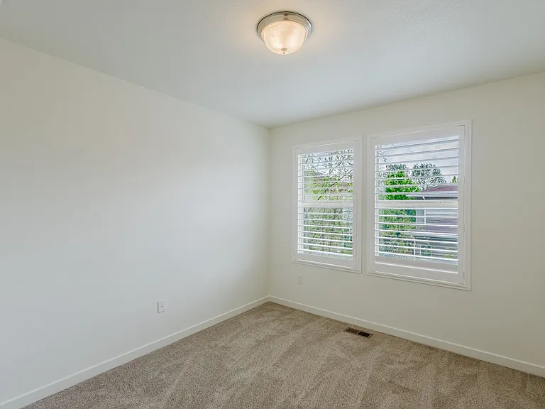 2656 Champagne Ave — Photo 28