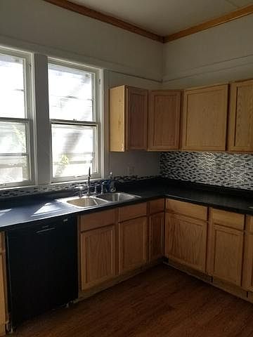 2nd image of 221 E 138th St