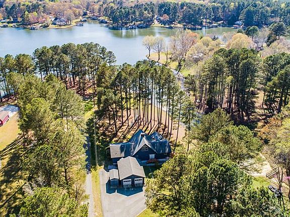 2nd image of 140 Buck Dr