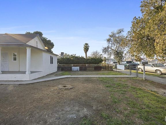 3rd image of 1015 E 18th St