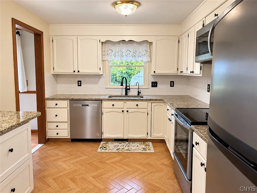 3 bed, 2.5 bath, 1812 sqft, $2,800 — Photo 4