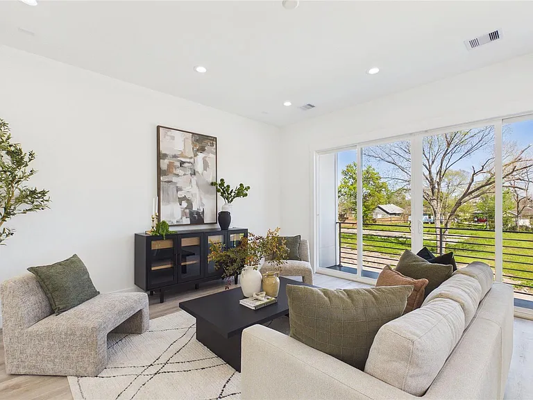 2421 Harrington St — Photo 30