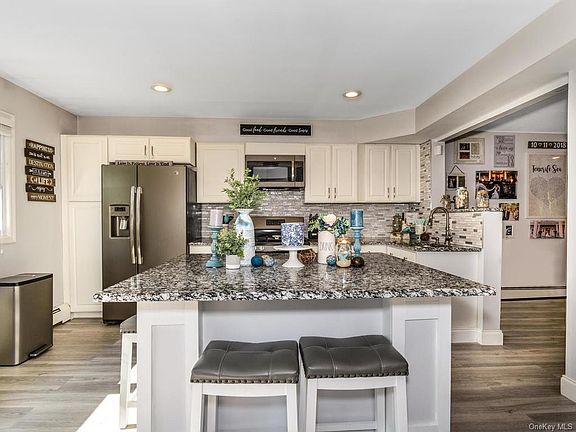 3rd image of 54 Brookside Dr W
