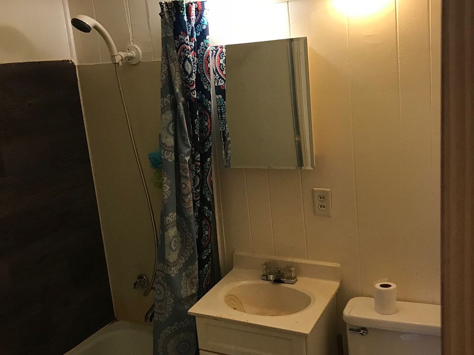 2nd image of 1105 Walnut St APT 3