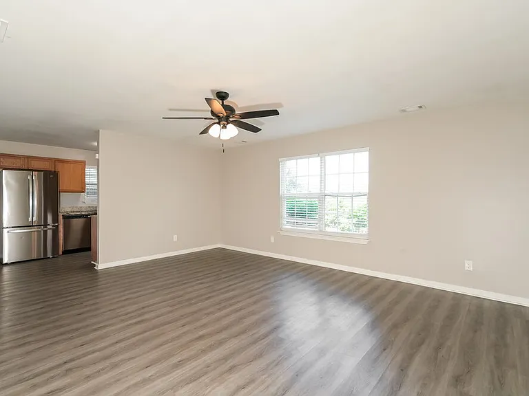 122 Village Pkwy — Photo 4