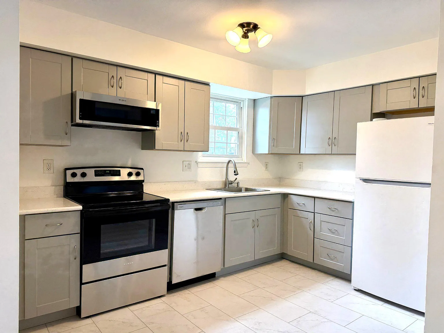 3 bed, 2.5 bath, 1152 sqft, $2,000 — Photo 4