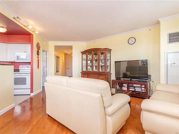 5th image of 300 Mamaroneck Ave APT 501