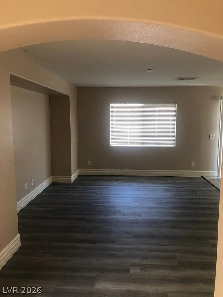 4 bed, 3.0 bath, 2251 sqft, $2,350 — Photo 4